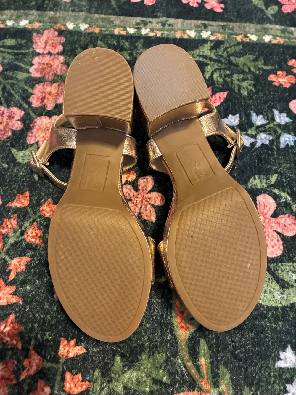 Life Stride Womens Metallic Gold Block Heel Sandals
